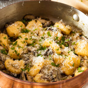 Gnocchi bianchi with wild mushrooms (served with cream or vegan cream)