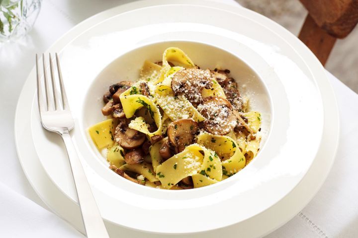 PAPPARDELLE CON FUNGHI DI BOSCO (SERVED WITH CREAM OR VEGAN CREAM)