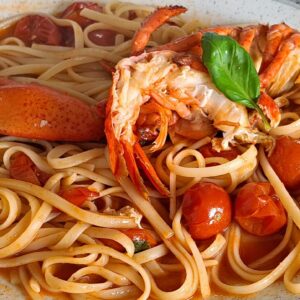 Half lobster and cherry tomatoes linguine